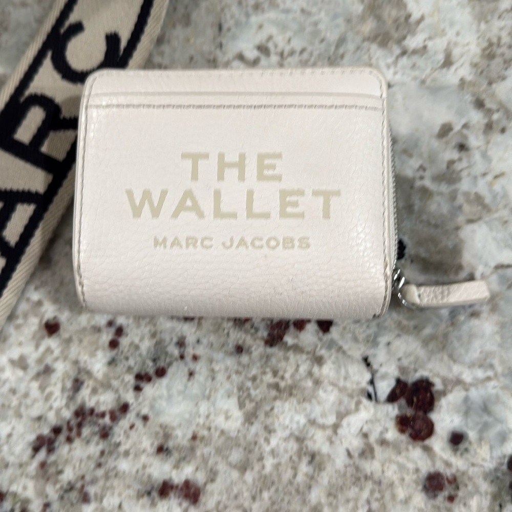 Marc Jacobs Off-White Wallet